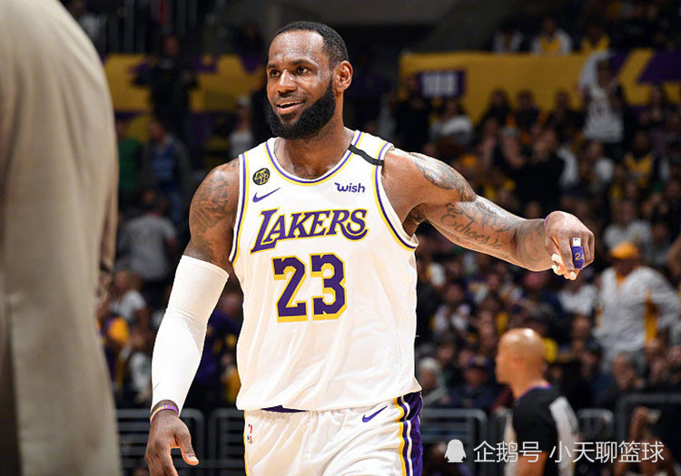  詹姆斯三双助湖人险胜马刺  