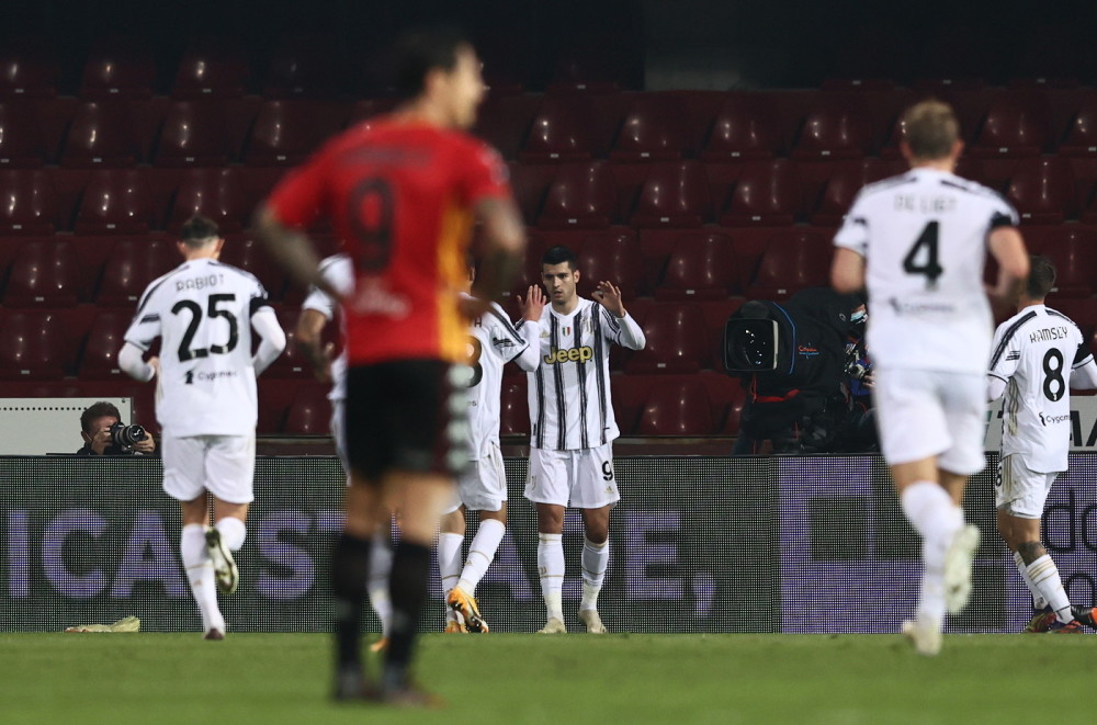  南特队长终场前染红引发球迷冲突  