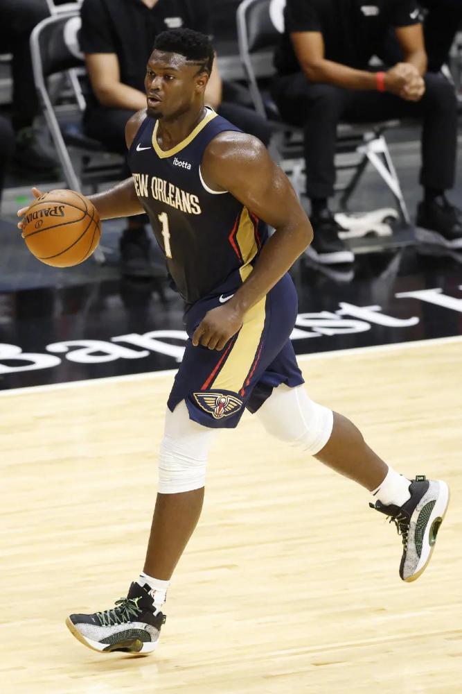  锡安隔扣戈贝尔，鹈鹕主场大胜爵士  